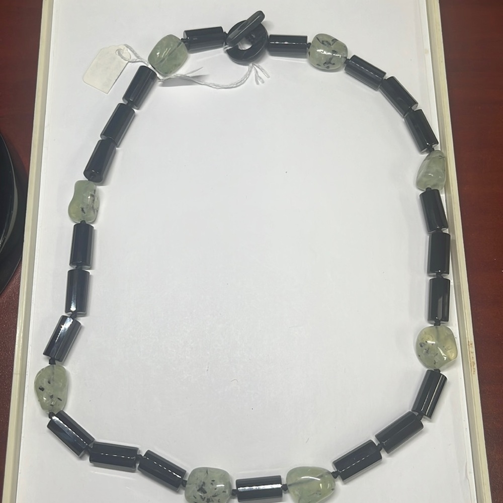 27’’ Onix Prehrite Jade Clasp Necklace